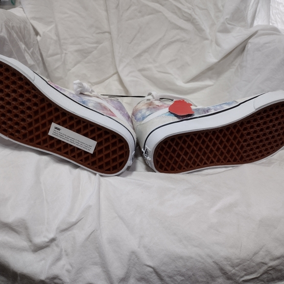 BNWT VANS HIGH TOPS - Picture 2 of 6